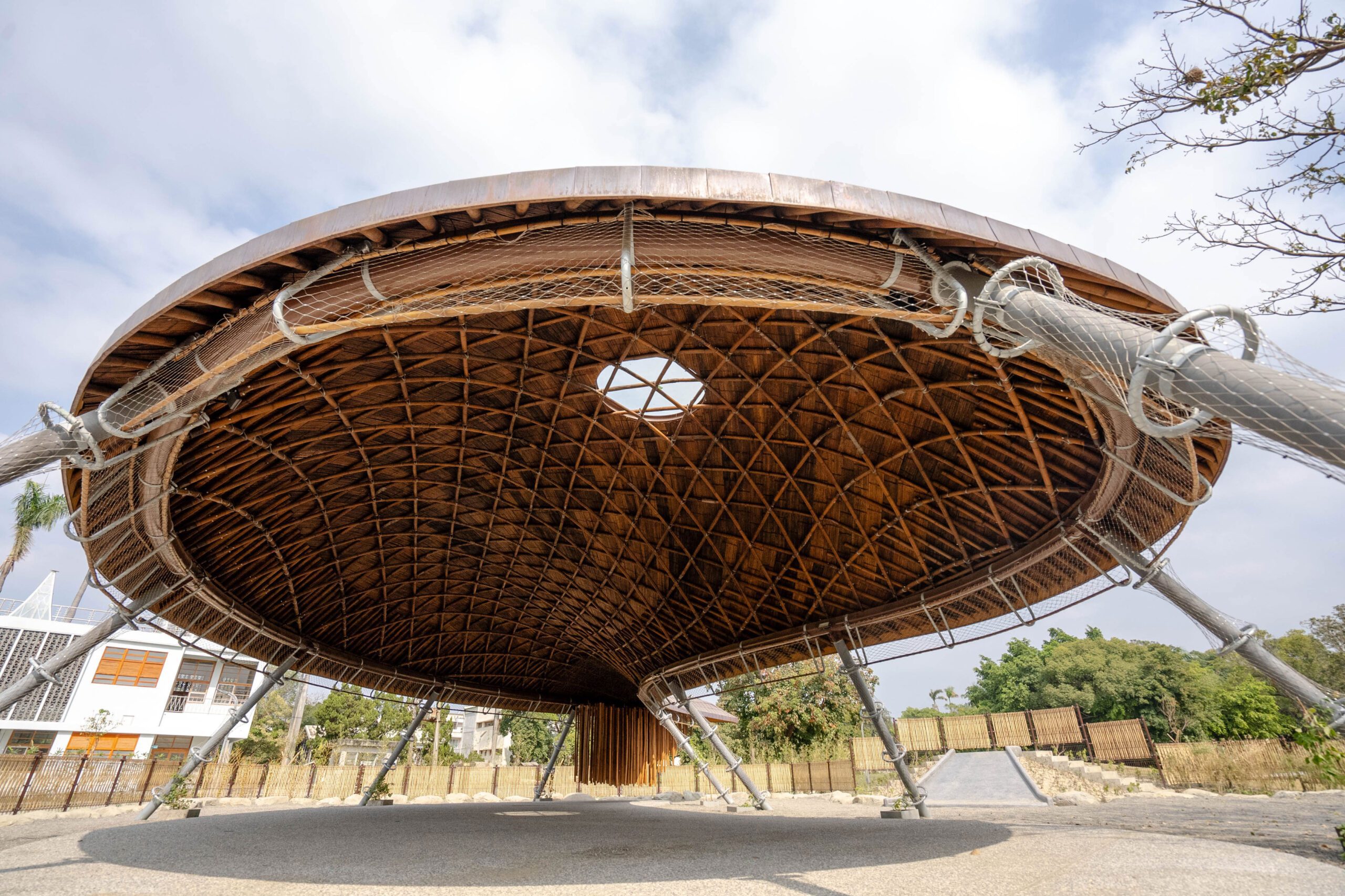 ［綠媒體］雲林斗六糖廠重新啟用！在工業遺構中長出「竹構築」，以 8 條策展路徑閱讀這座空間基地